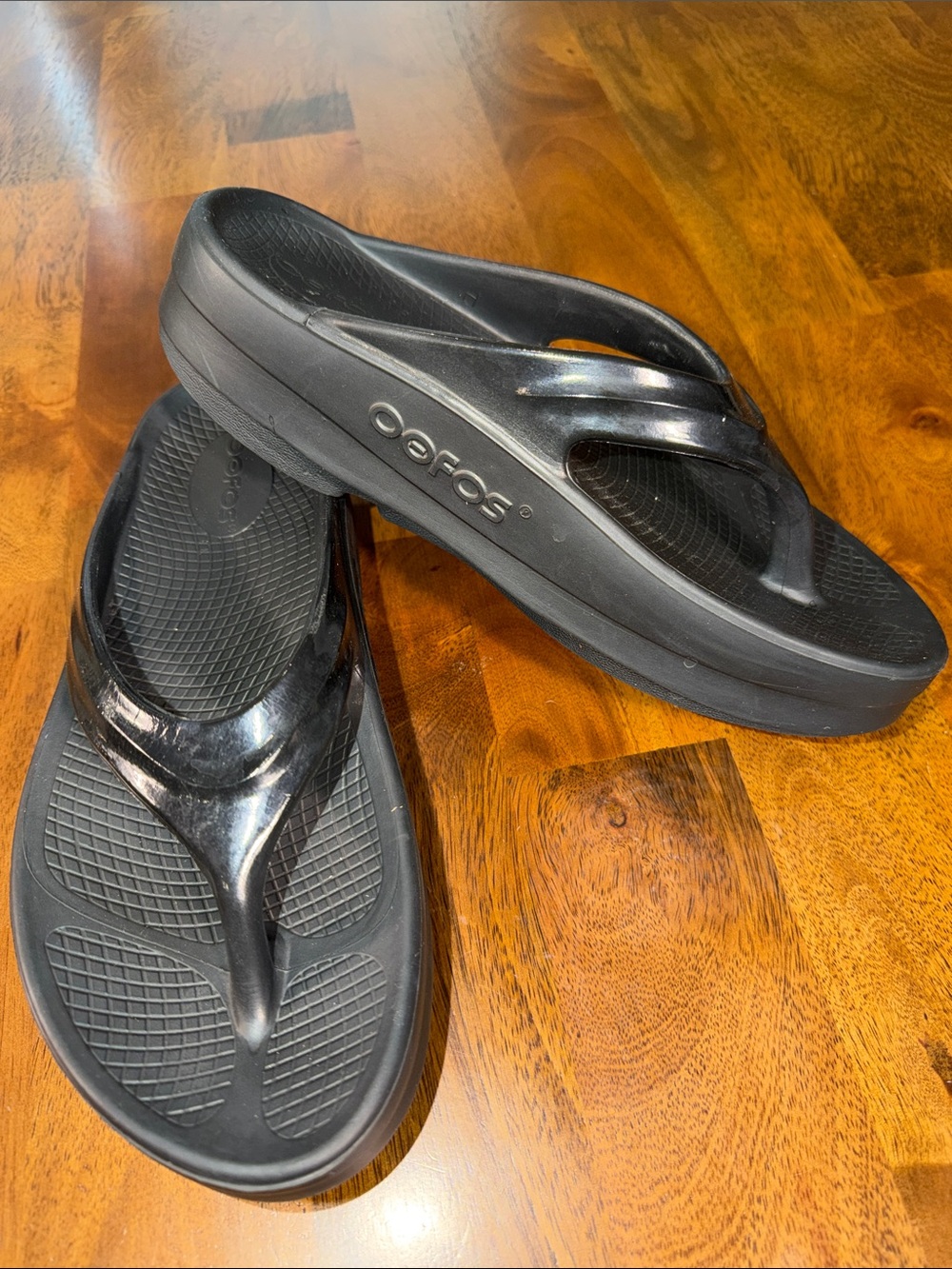 OOFOS Men's Black Recovery Thong Sandals